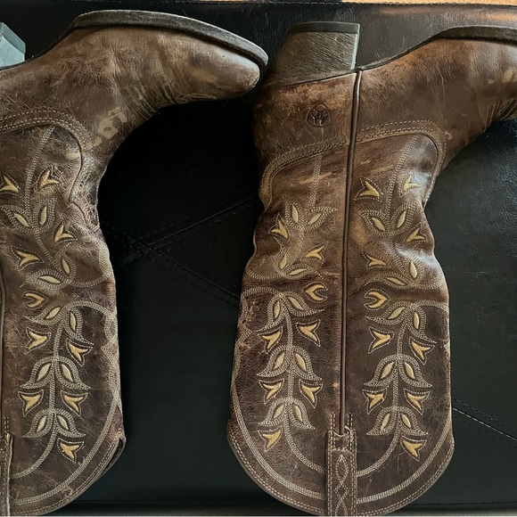 Ariat Brown Leather Boots with Textured Finish - Picture 7 of 7